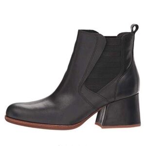 KORK-EASE Albin Ankle Boots Leather & Elastic detail 2” heel in BLACK SZ: 8 1/2